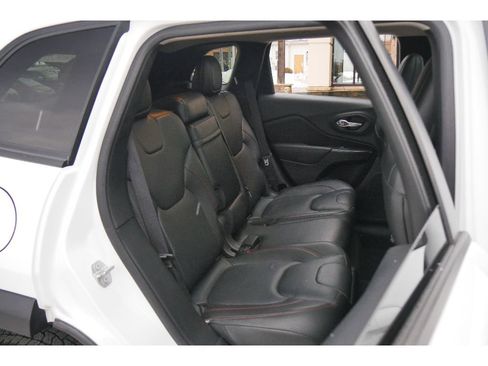 Used 2015 Jeep Cherokee Trailhawk w/ Comfort/Convenience Group image 19