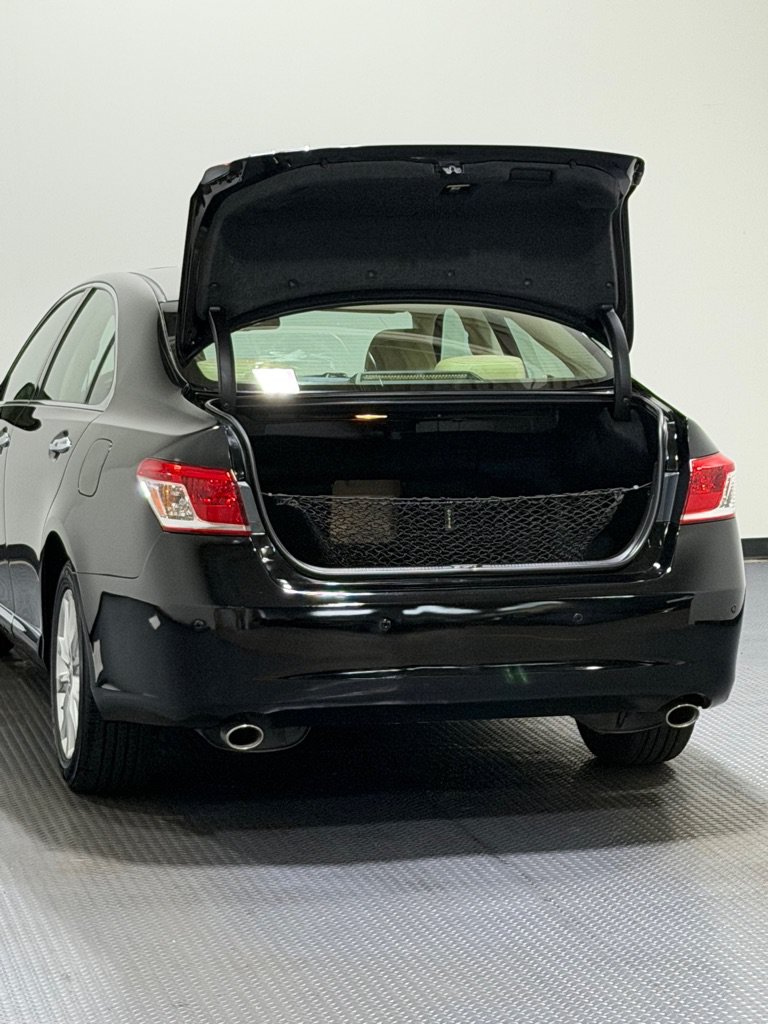 Used 2010 Lexus ES 350 w/ Preferred Accessory Package FWD image 12