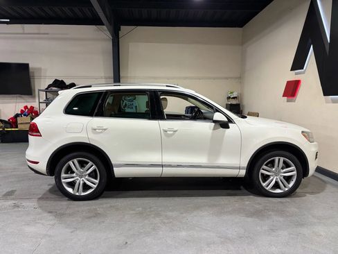 Used 2011 Volkswagen Touareg Executive image 4