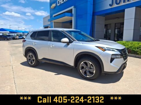 Used 2025 Nissan Rogue SV FWD image 12