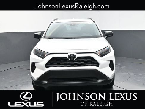 Used 2020 Toyota RAV4 LE FWD image 4