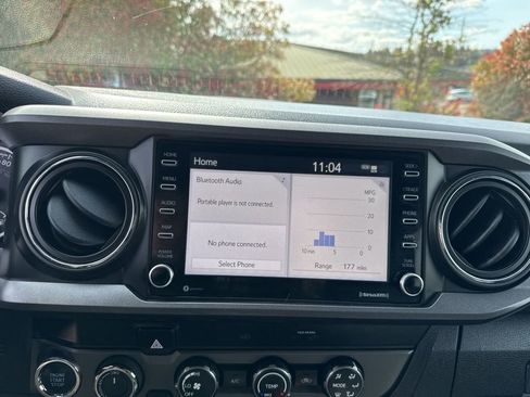 Used 2020 Toyota Tacoma TRD Sport w/ Technology Package image 22