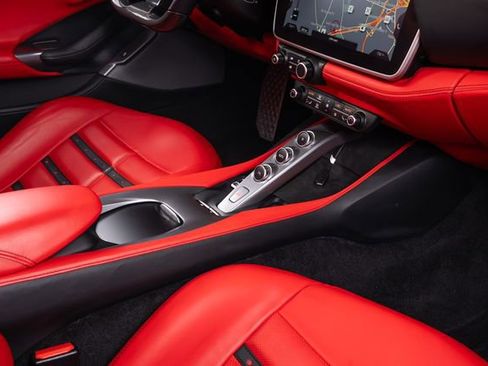 Used 2019 Ferrari Portofino RWD image 55