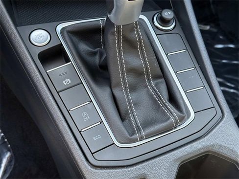 Certified 2024 Volkswagen Jetta SE w/ Panoramic Sunroof Package image 23