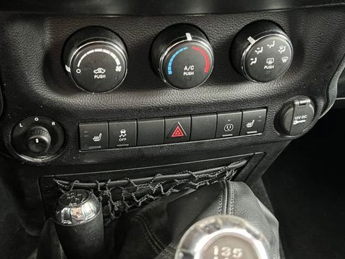 Used 2016 Jeep Wrangler Unlimited Sahara w/ Dual Top Group AWD/4WD image 27