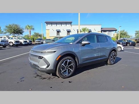 New 2026 Chevrolet Equinox EV LT image 30