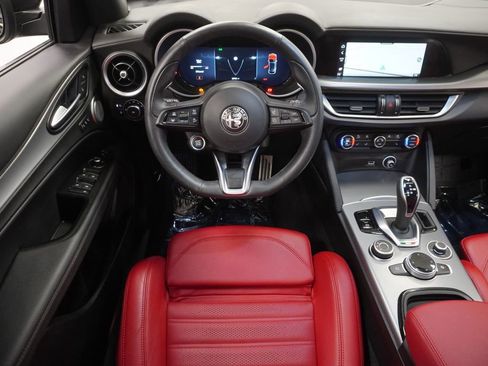 Used 2024 Alfa Romeo Stelvio Veloce image 23