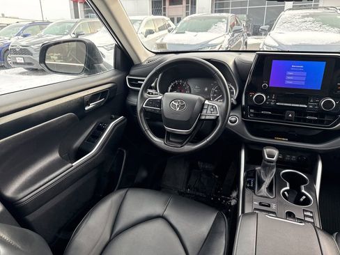 Used 2024 Toyota Highlander XLE image 10