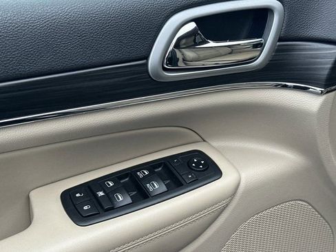 Used 2019 Jeep Grand Cherokee Limited image 14