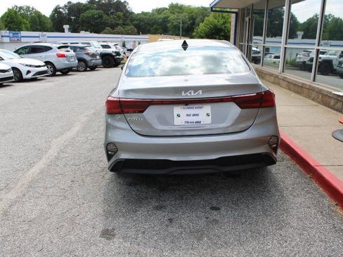 Used 2022 Kia Forte LXS w/ LXS Technology Package FWD image 5