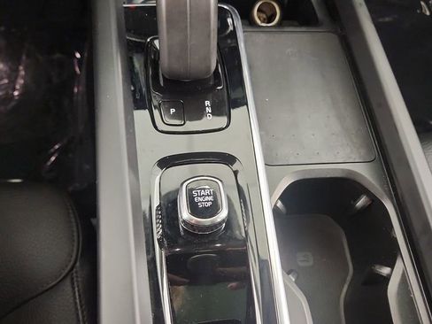 Used 2022 Volvo XC60 B5 Momentum image 21