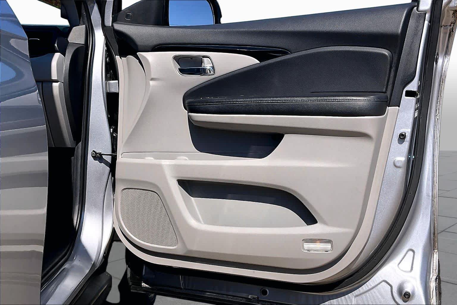 Used 2019 Honda Pilot Touring image 23