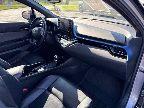 Used 2019 Toyota C-HR XLE FWD image 9