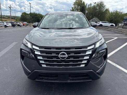 Used 2024 Nissan Rogue SV image 10