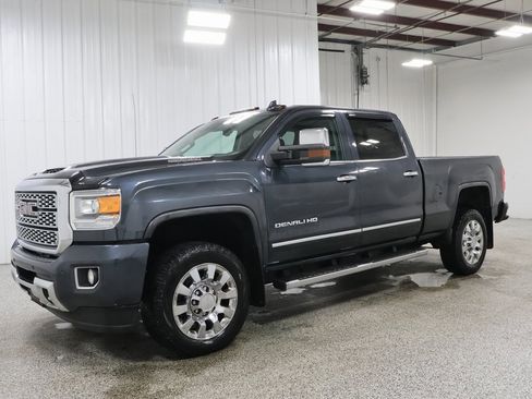 Used 2019 GMC Sierra 2500 Denali image 2