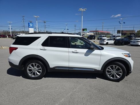 Used 2020 Ford Explorer XLT w/ Equipment Group 202A AWD/4WD image 16