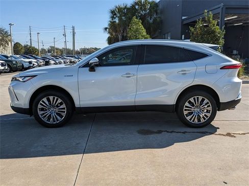 Used 2021 Toyota Venza Limited image 8