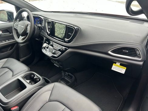 New 2026 Chrysler Pacifica Select image 20