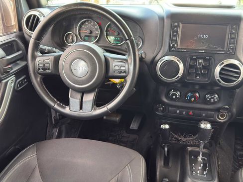 Used 2015 Jeep Wrangler Unlimited Rubicon w/ Connectivity Group AWD/4WD image 19