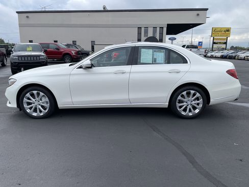 Used 2017 Mercedes-Benz E 300 4MATIC w/ Premium 2 Package image 5