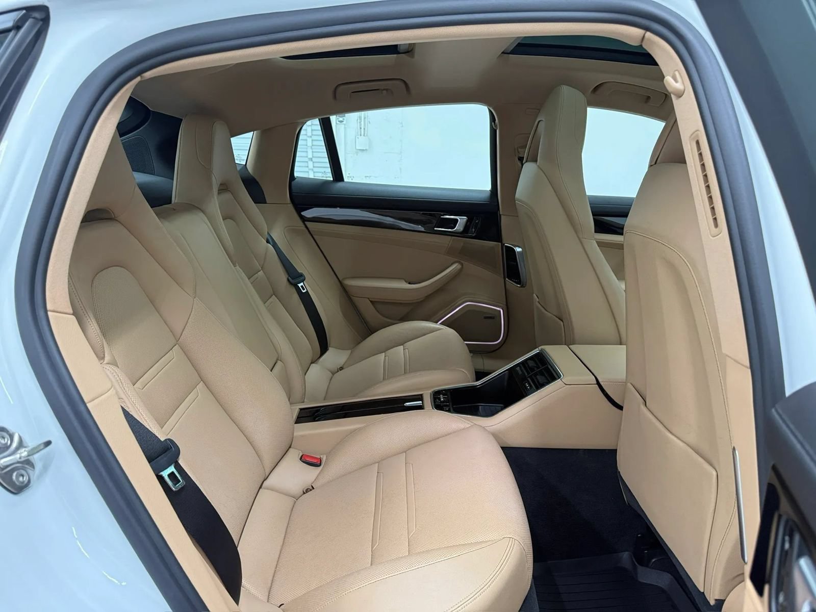 Used 2018 Porsche Panamera RWD image 15