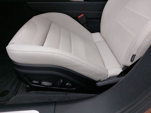 Used 2024 Porsche Panamera 4 image 31