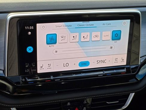 New 2025 Volkswagen Atlas Cross Sport SE AWD/4WD image 13