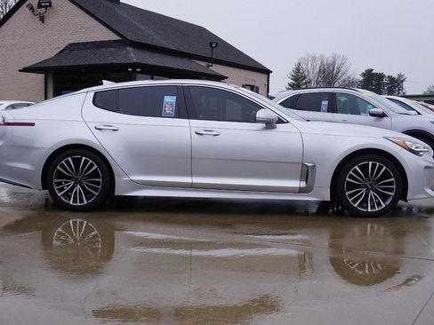 Used 2018 Kia Stinger Premium image 2