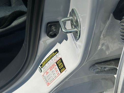 Used 2025 Nissan Versa SV FWD image 27