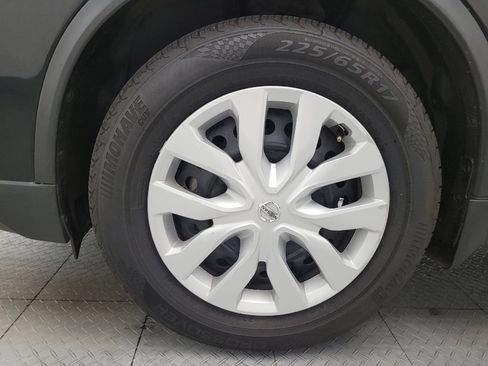 Used 2020 Nissan Rogue S FWD image 31