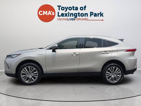 Used 2021 Toyota Venza Limited AWD/4WD image 2