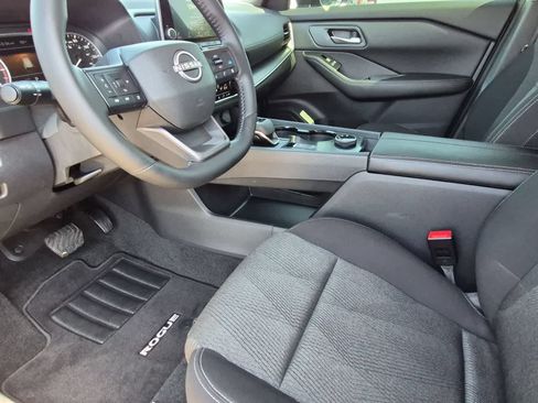 Used 2025 Nissan Rogue SV AWD/4WD image 2