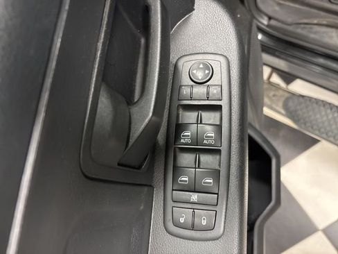 Used 2017 RAM 1500 Express AWD/4WD image 11