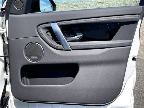 Used 2025 Land Rover Discovery Sport S image 21