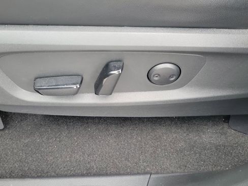 Used 2024 Nissan Pathfinder SL w/ Black Appearance Package FWD image 15