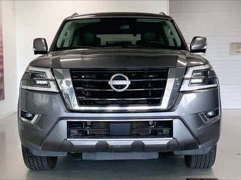 Used 2022 Nissan Armada SL w/ Captain's Chairs Package image 6