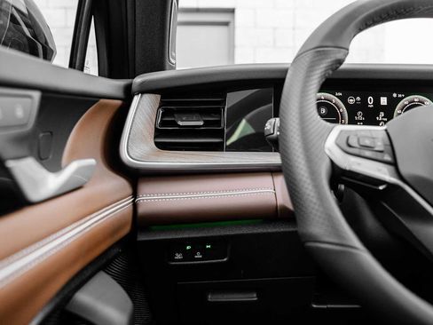 New 2026 Volkswagen Tiguan SEL R-Line image 25