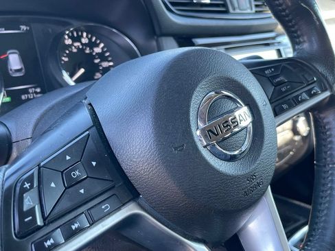 Used 2017 Nissan Rogue SL w/ SL Premium Package AWD/4WD image 4
