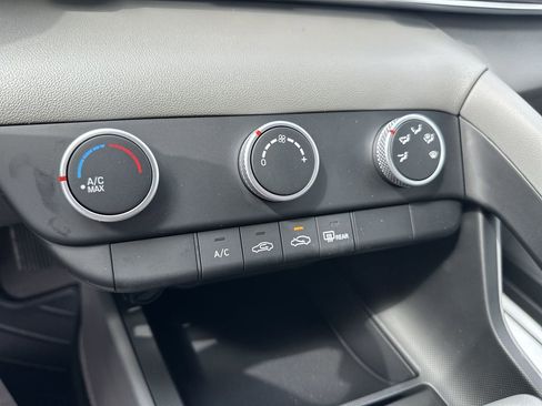 New 2026 Hyundai Elantra SE FWD image 18