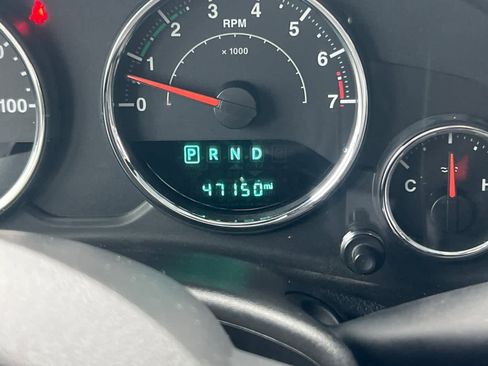 Used 2017 Jeep Wrangler Unlimited Rubicon w/ Connectivity Group image 24