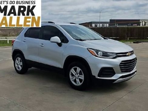 Used 2022 Chevrolet Trax LT w/ Driver Confidence Package AWD/4WD image 2
