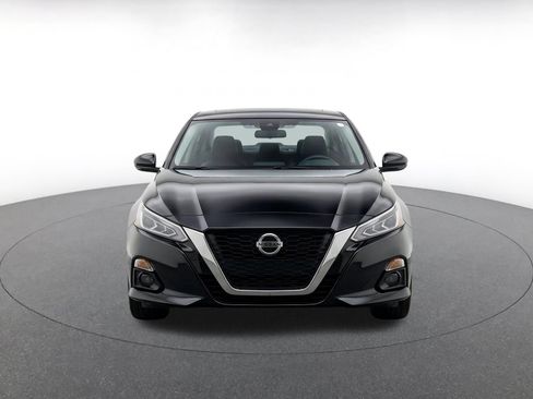 Used 2025 Nissan Altima 2.5 SV FWD image 2