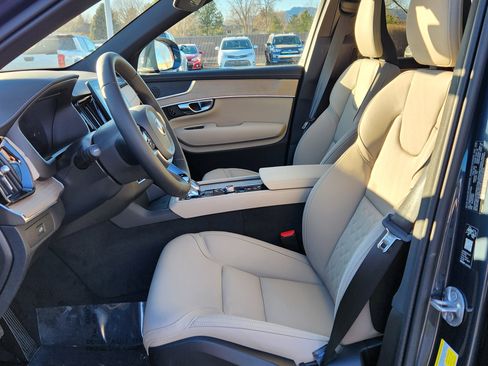 New 2026 Volvo XC90 B5 Core w/ Protection Package image 7