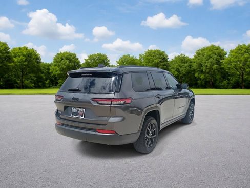 Used 2025 Jeep Grand Cherokee L Altitude RWD image 7