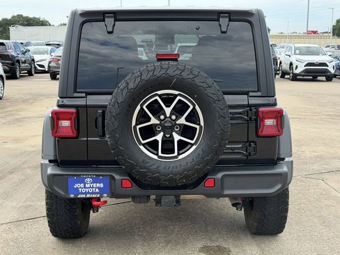 Used 2025 Jeep Wrangler Unlimited Rubicon AWD/4WD image 8