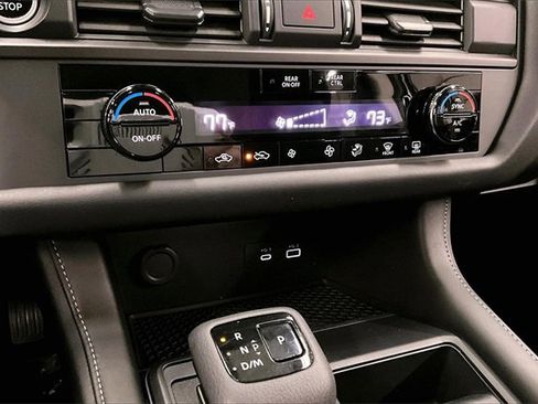 Used 2024 Nissan Pathfinder S image 25