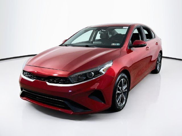 Used 2023 Kia Forte LXS w/ LXS Technology Package FWD image 3