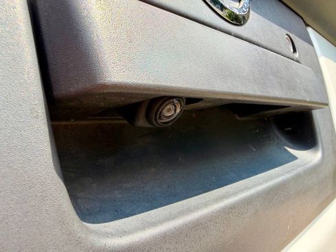 Used 2018 Nissan Frontier SV w/ Value Truck Package AWD/4WD image 17