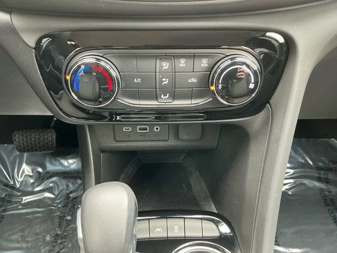 Used 2023 Buick Encore GX Preferred FWD image 22
