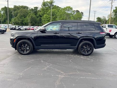 Used 2024 Jeep Grand Cherokee L Laredo image 3